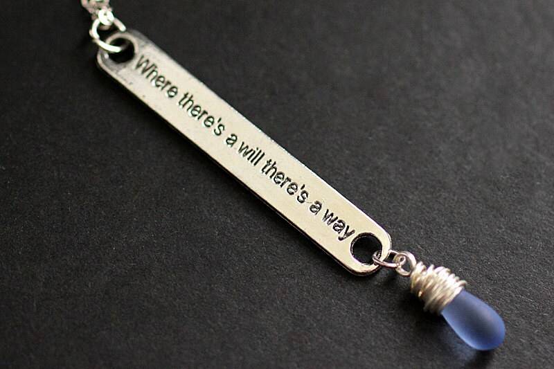 Wo Ein Wille Ist Auch Weg Halskette. Gefrostete Blaue Zitat Halskette in Silber. Handmade Schmuck von TheTeardropShop