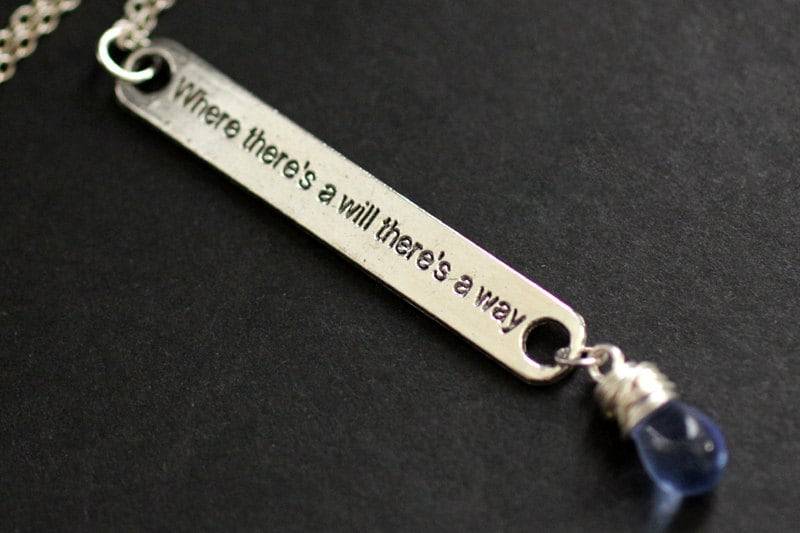 Zitat Halskette. Blaue "Wo Ein Wille Ist, Da Ist Auch Weg" Halskette in Silber. Handmade Schmuck von TheTeardropShop