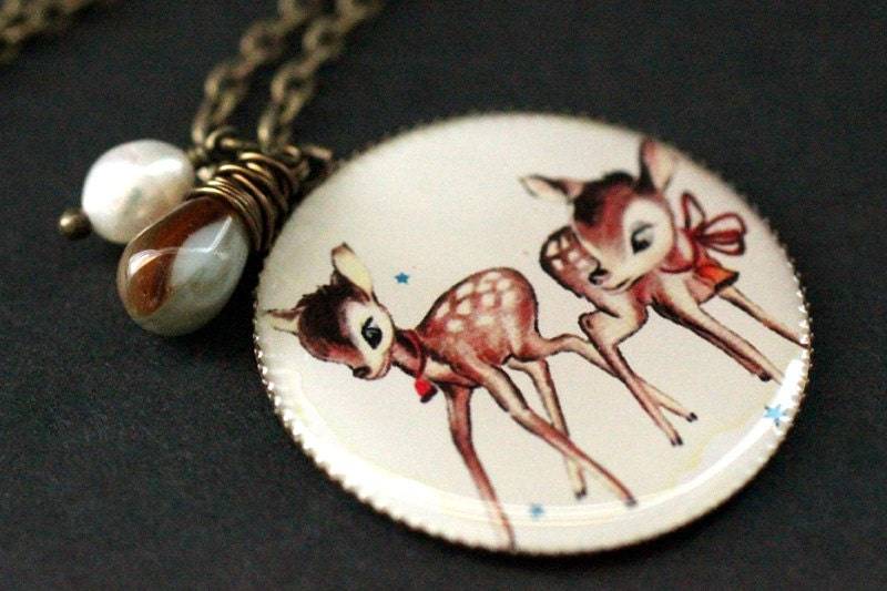 Zwillings-Hirsch-Halskette. Waldanhänger Mit Glastropfen Und Süsswasserperle. Wald Halskette. Wildtier Schmuck. Handmade von TheTeardropShop
