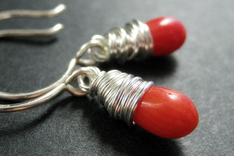 sterling Silber Ohrringe - Orange Korallen Ohrringe. Tropfen Draht Gewickelt Handmade Schmuck von TheTeardropShop