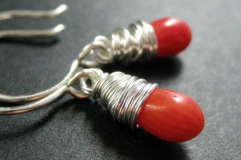 sterling Silber Ohrringe - Orange Korallen Ohrringe. Tropfen Draht Gewickelt Handmade Schmuck von TheTeardropShop