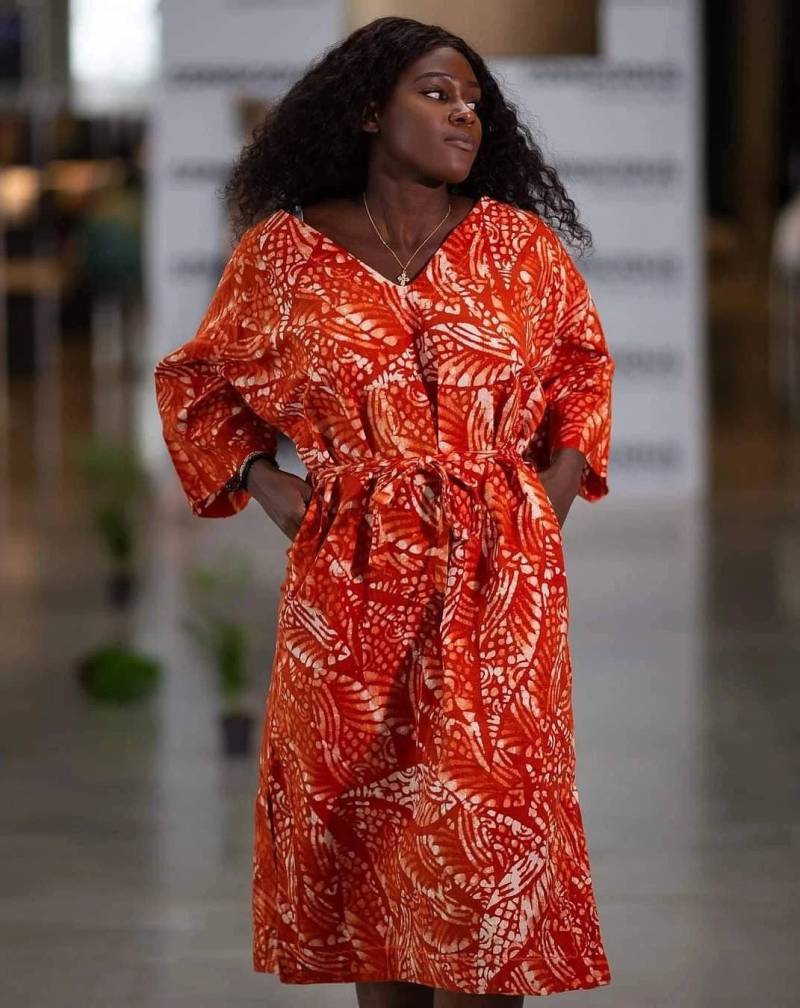 Kleid Aus Bio-Baumwolle. Handgemachtes Elegantes Party Top. Nachhaltige Bekleidung. Frauen Sommerkleidung. Luxus Handgefertigte Mode. Batik Kaftan von TheTextStyle