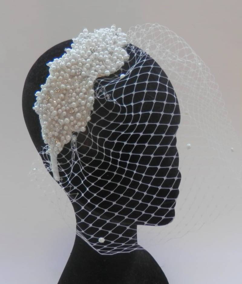 Braut Kopfschmuck Mit Birdcage-Schleier Und Strasssteinen. Art-Déco-Look von TheTextileEngineer