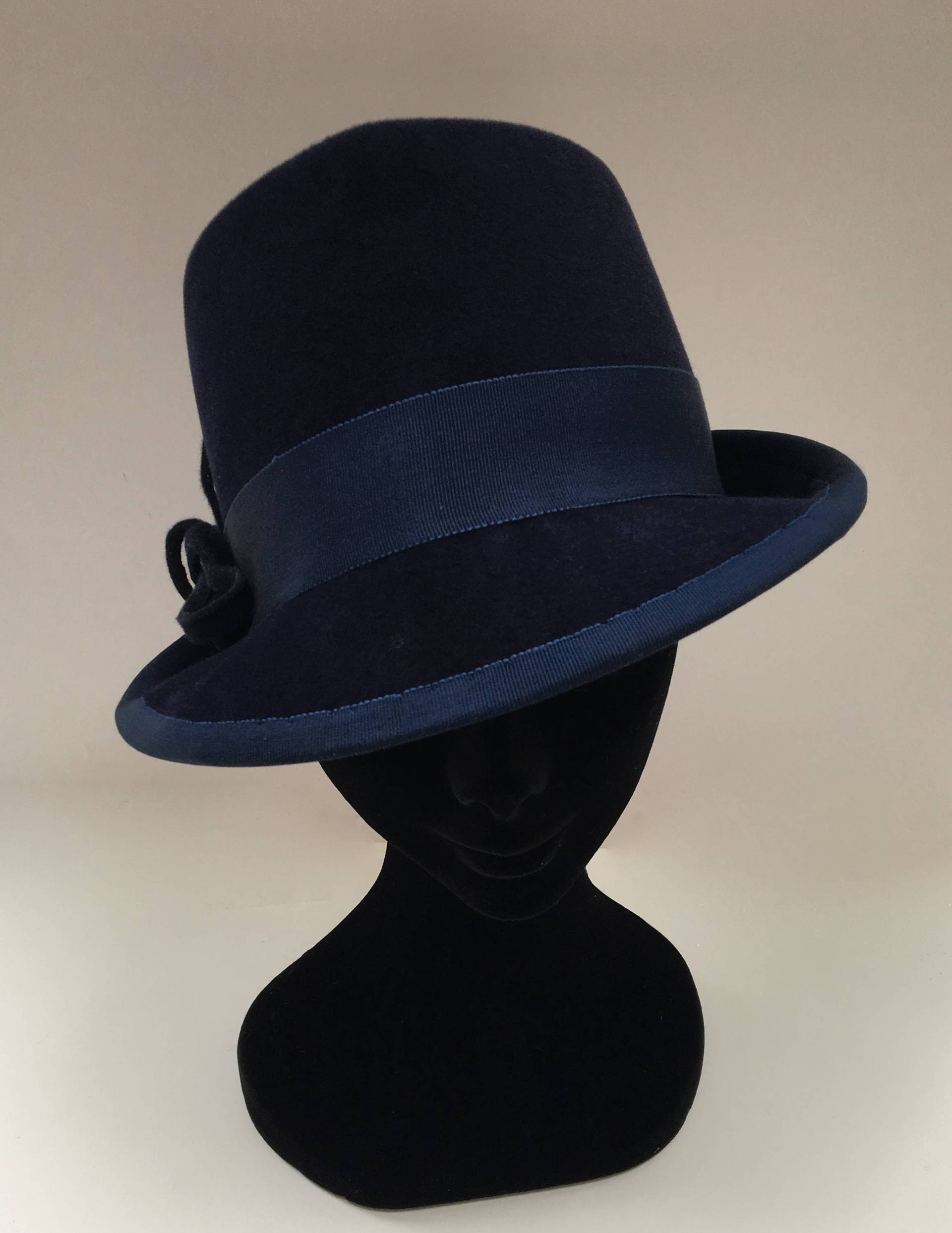 Damen Filz Trilby Mit Fasanenfeder Und Filzknotenborte - Gefertigt Auf Bestellung in Der Farbe Ihrer Wahl von TheTextileEngineer