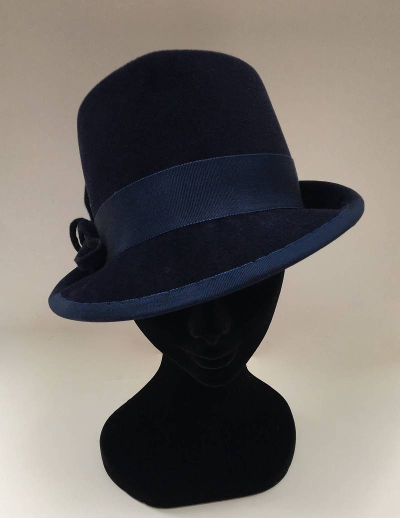 Damen Filz Trilby Mit Fasanenfeder Und Filzknotenborte - Gefertigt Auf Bestellung in Der Farbe Ihrer Wahl von TheTextileEngineer