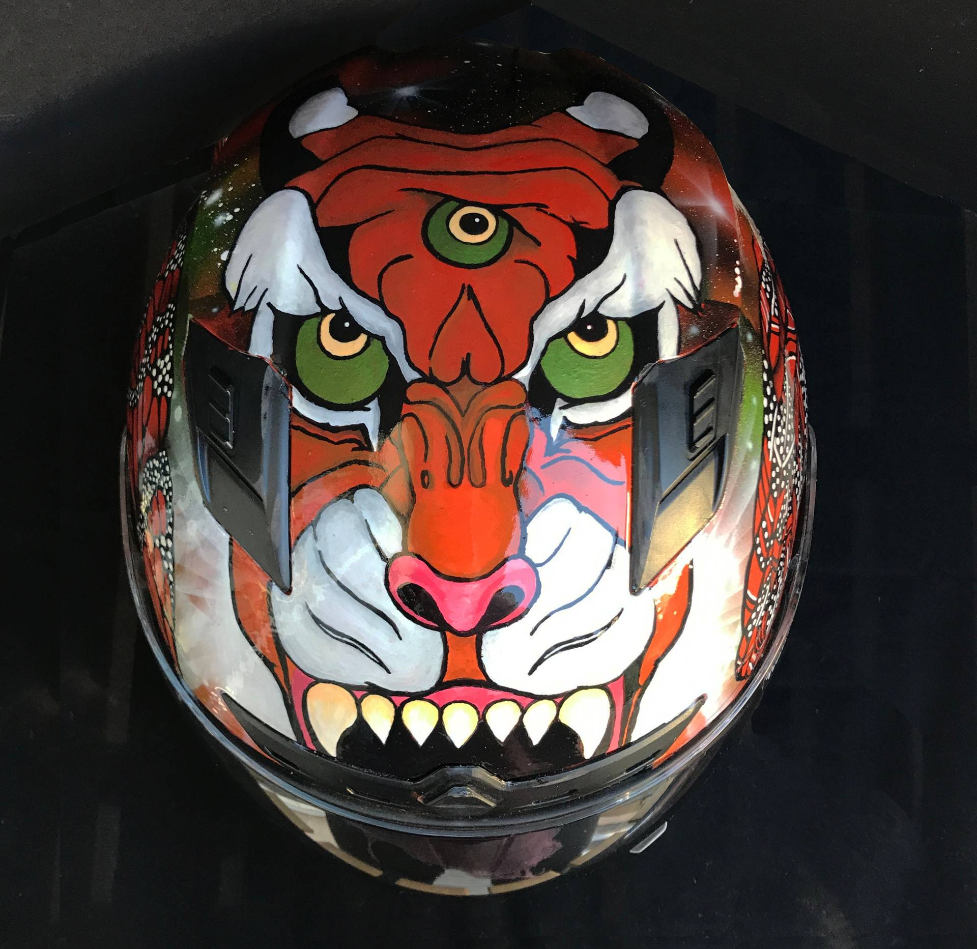 Individuelle Helm Individuelle Helm von TheThreeEyedTiger