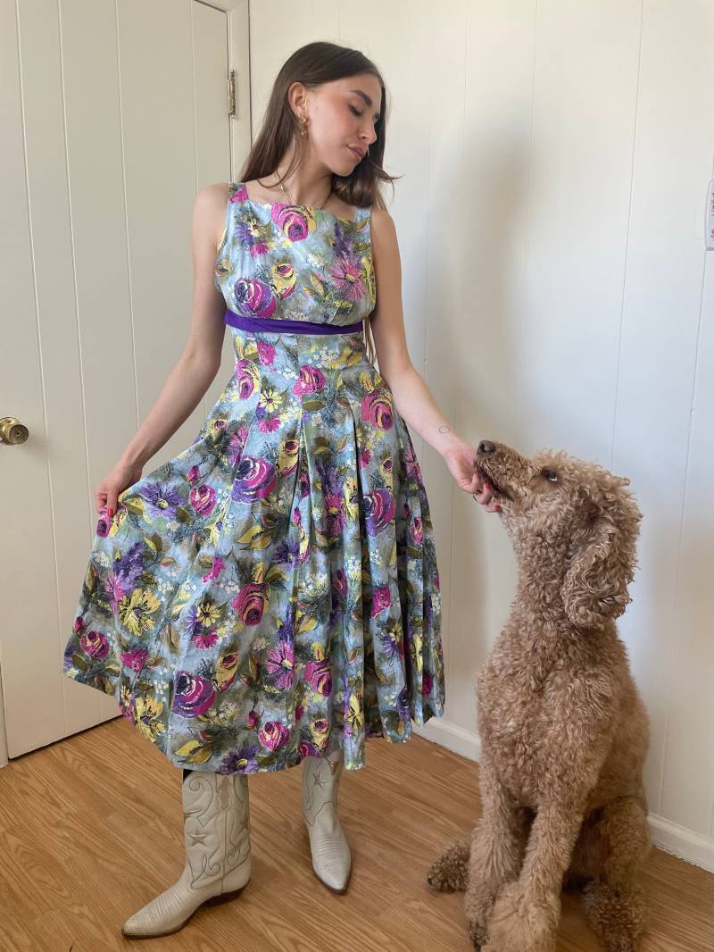 1950Er Jahre Baumwolle Blau Garten Rose Print Tank Party Kleid Mit Vollem Rock Größe Small von TheThrillVintage