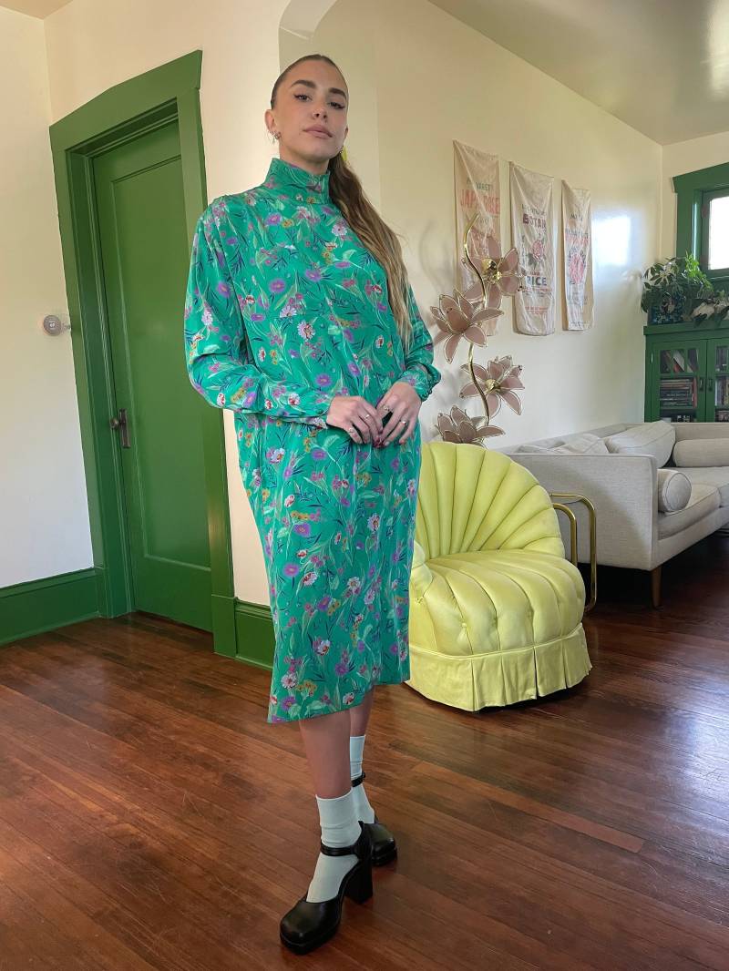 1980Er Emmanuel Ungaro Smaragdgrüne Seide Floral Shift Mit Mockneck Und Fledermausärmeln Größe Xs Klein von TheThrillVintage