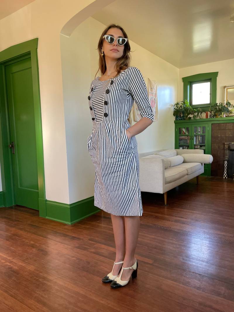 50Er Schwarz Weiß Gestreiftes Kleid Mit Bleistiftrock Und Knöpfen Größe Klein von TheThrillVintage