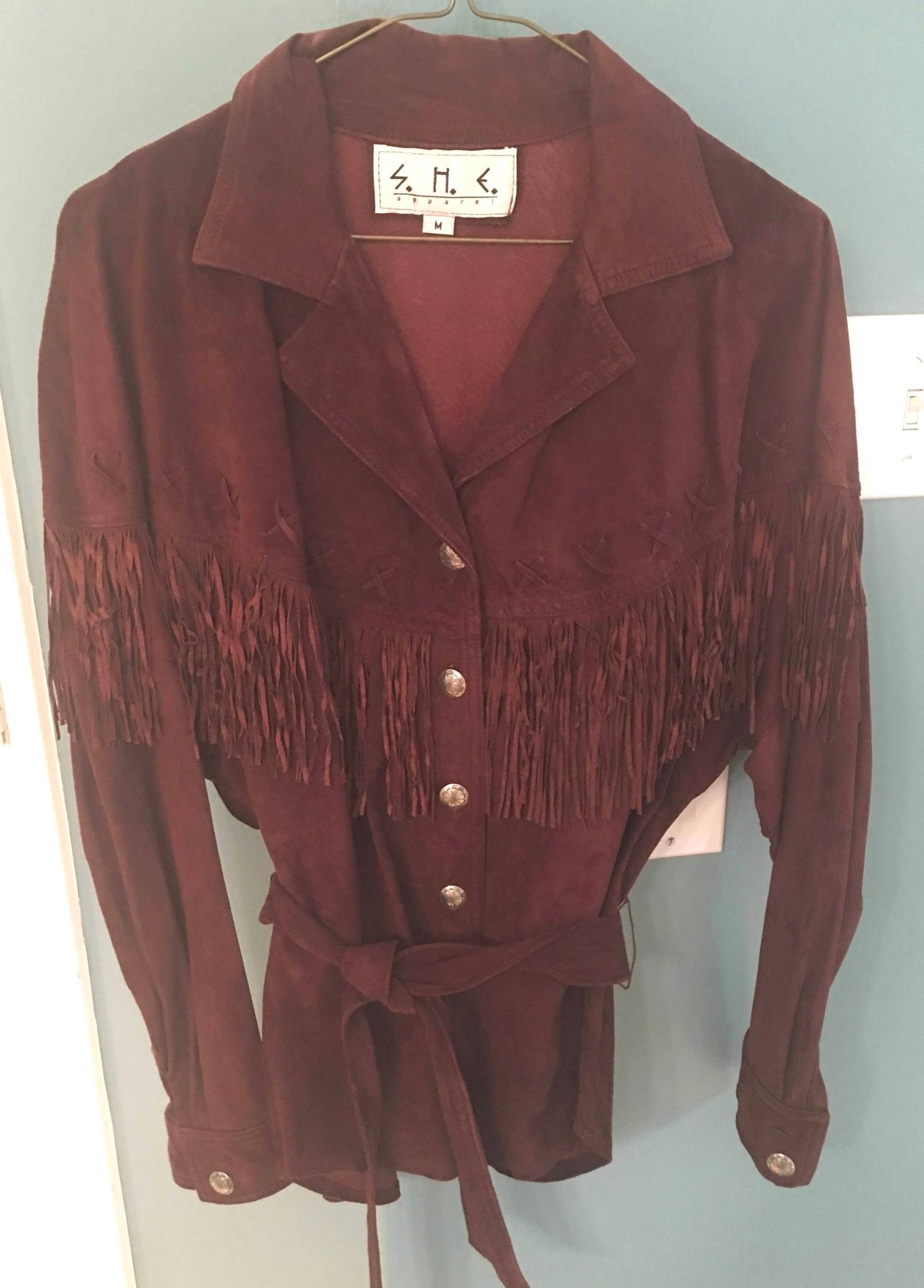Texas Made Schokoladenbraunes Damen Leder Fransen Top Mit Concho Knöpfen M Texas Made Schokoladenbraunes Damen Leder Fransen Top Mit Concho Knöpfen M von TheThunderBirdRanch