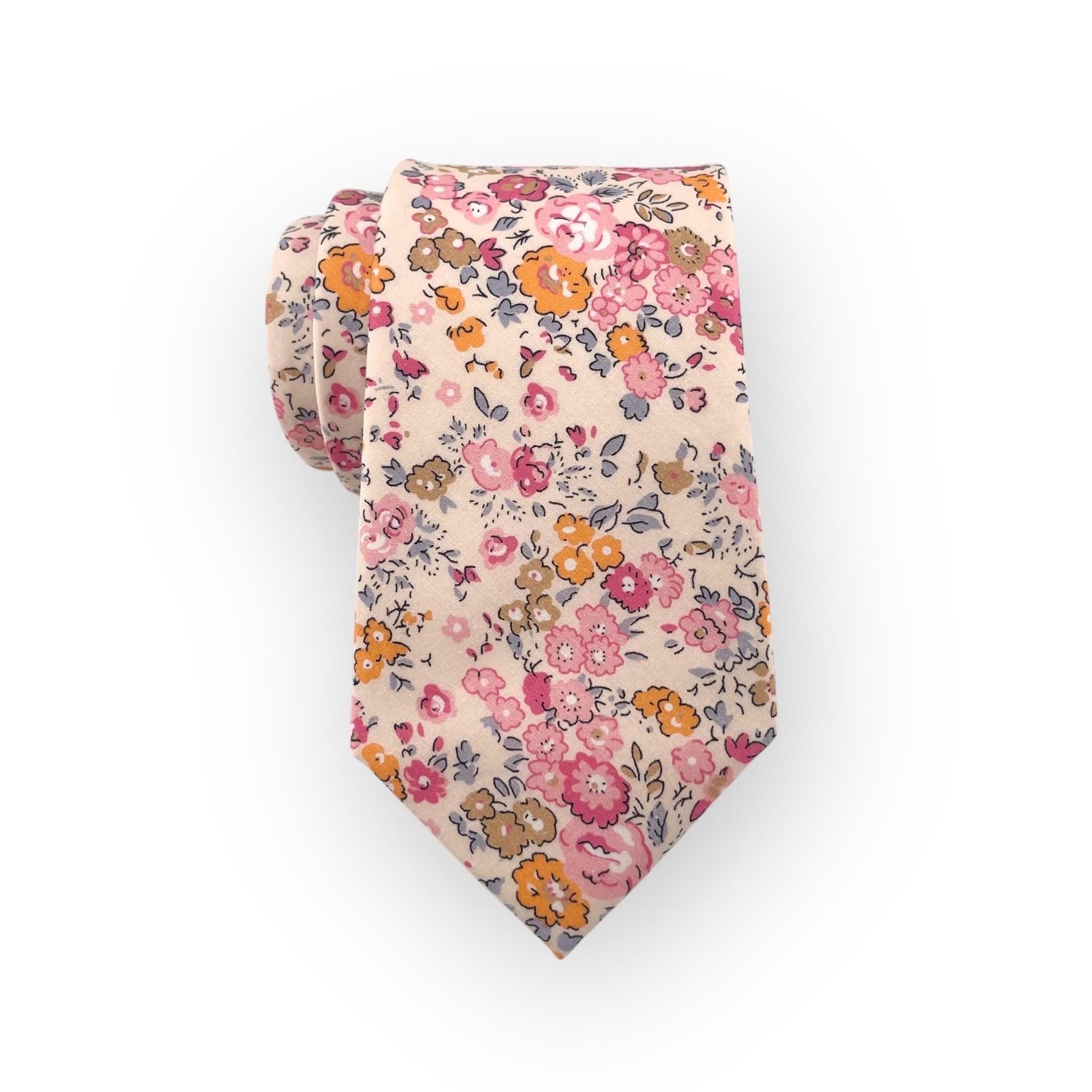 Herren Champagner Rosa Ditsy Blumendruck Krawatte Schlank/Schmale Breite Wunderliche Hochzeit Bräutigam Trauzeuge Geschenk Baumwolle Herren Champagner Rosa Ditsy Blumendruck Krawatte Schlank/Schmale Breite Wunderliche Hochzeit Bräutigam Trauzeuge Geschenk Baumwolle von TheTieProvince