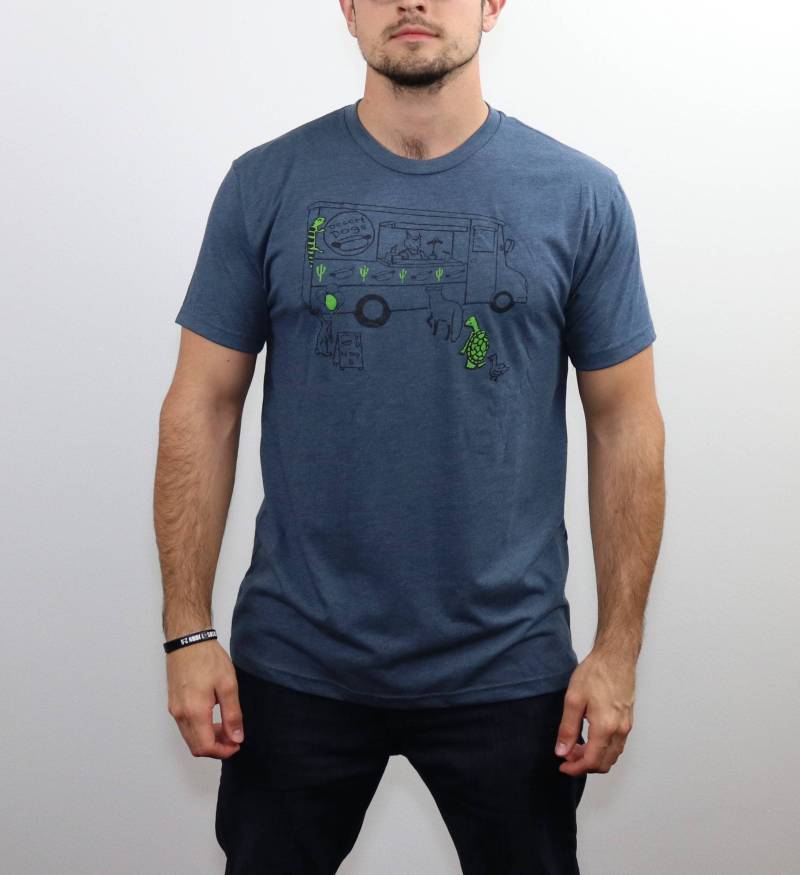 Food Truck Unisex Triblend T Shirt Kaktus Design Wüstenschildkröte Wüstenhunde Vegan von TheTinyFarmer