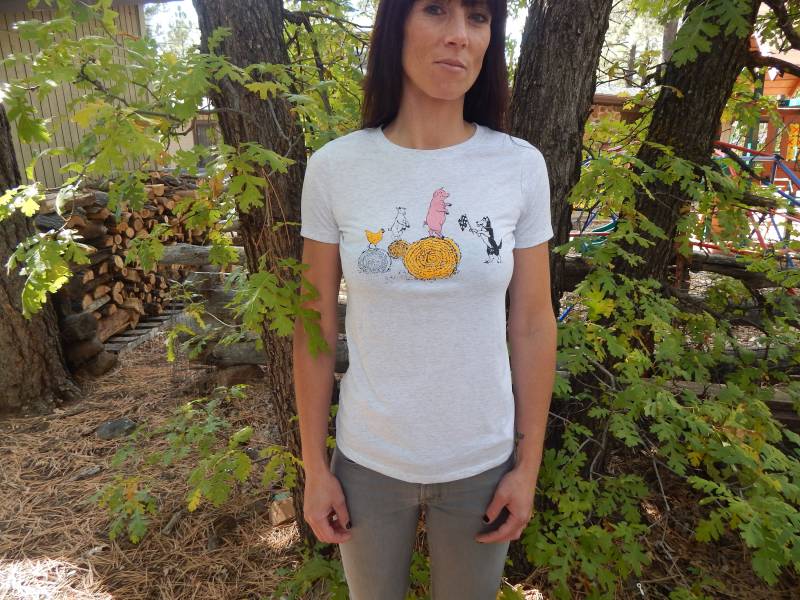 Heurennen Frauen Triblend T-Shirt Ziegen Design Huhn Schweineliebe Farm Life von TheTinyFarmer