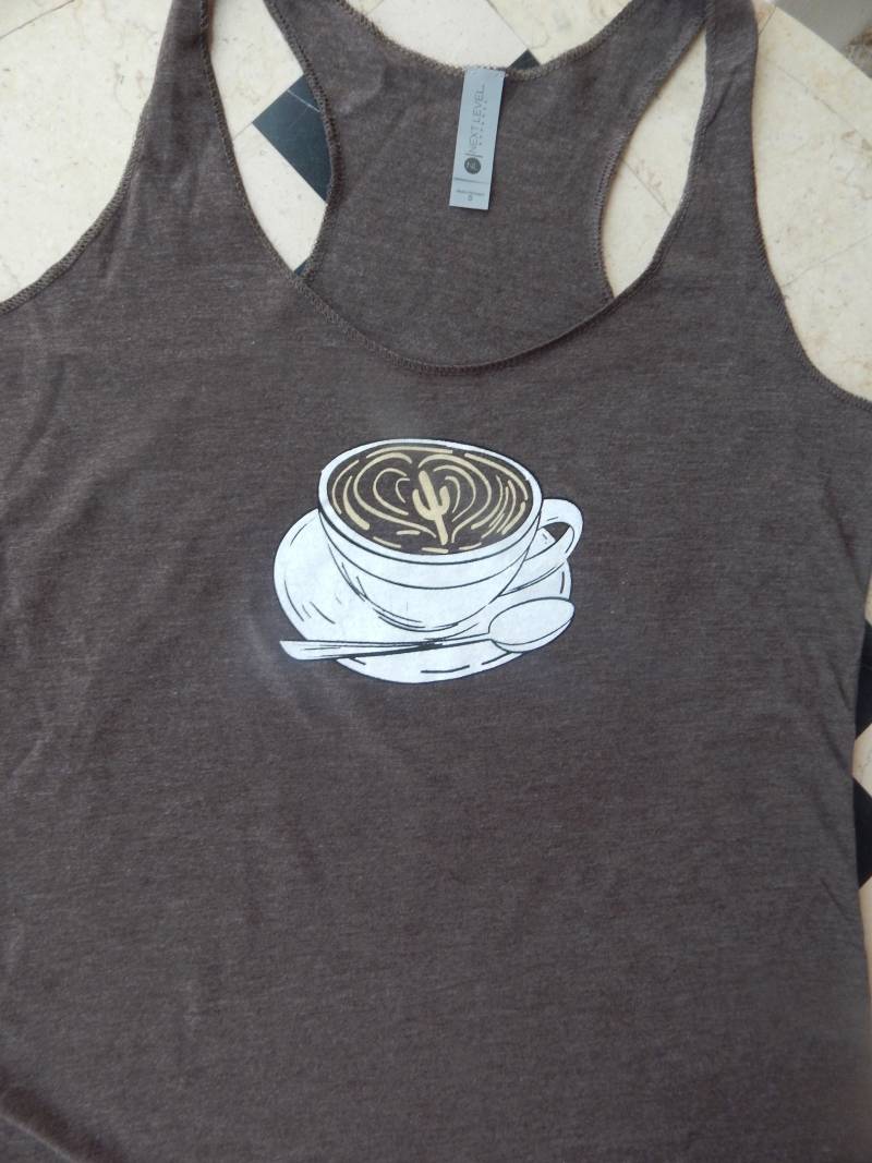 Java Liebe Damen Tri-Mischung Racerback Tank Top Kaffee Kaktus Design Kaffee-Liebhaber Workout von TheTinyFarmer