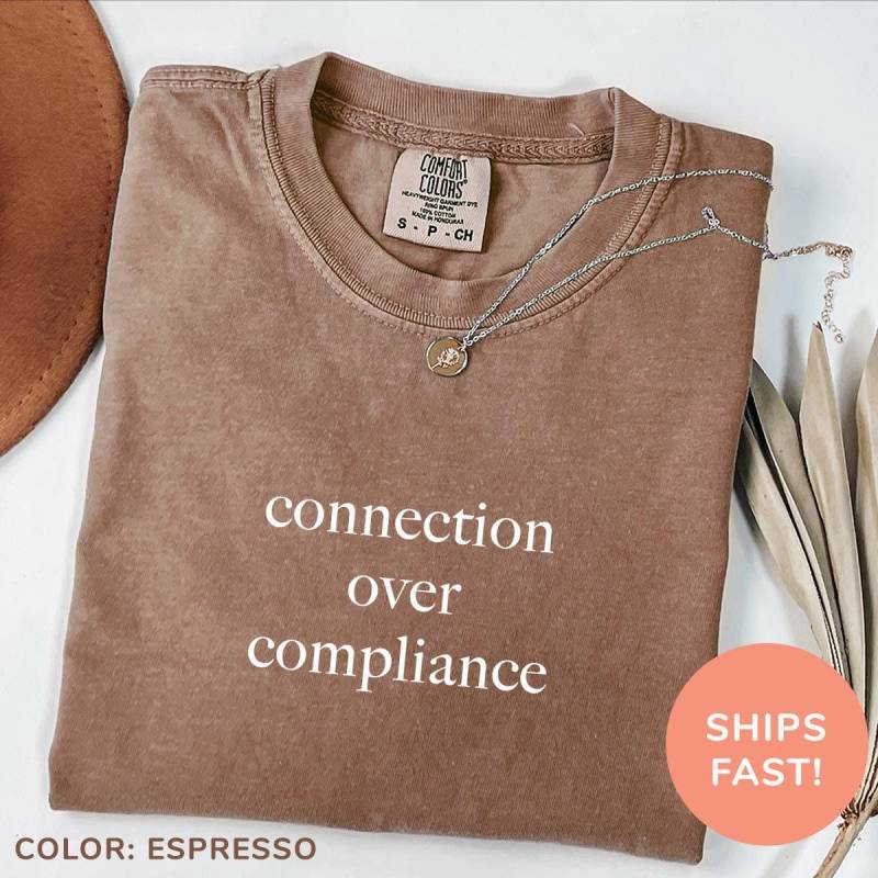 Comfort Colors® Verbindung Über Einhaltung Shirt Inspirierendes Inklusive Bildung Autismus Bewusstsein Spezielle von TheTinyThreadsCo