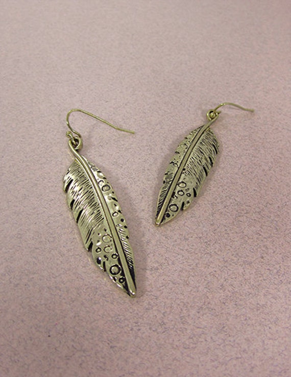 Feder-Form-Ohrringe, Feder Ohrringe Tropfen von TheTizana