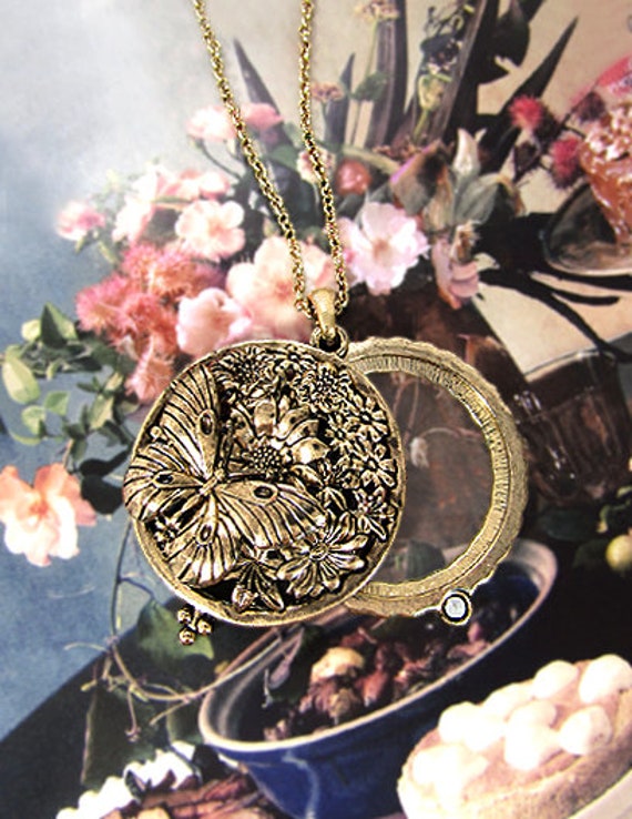 Frühlingsgarten 6-Fach Lupe Top Sliding Magnet Anhänger Halskette, 30 Zoll Plus 3 von TheTizana