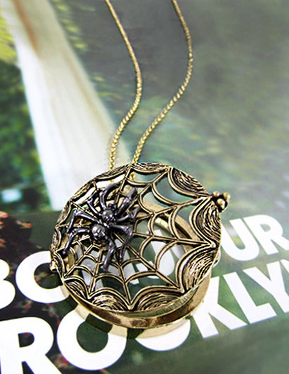 Spinne 6-Fache Lupe Oben Schiebemagnet Anhänger Halskette, 76 cm Plus 3 von TheTizana