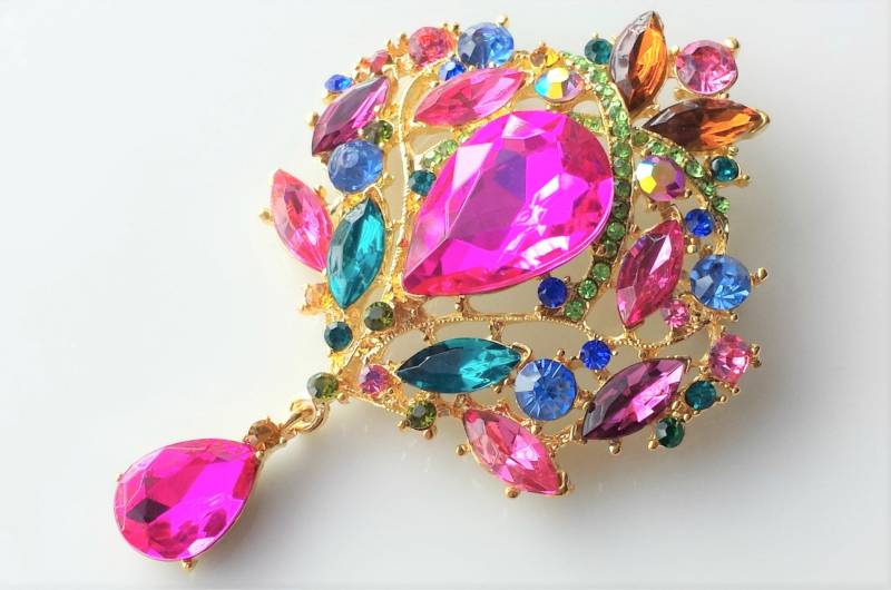 Tropfen Strass Braut Brosche Anstecknadel Pink, Blau, & Grün von TheTossedBouquet
