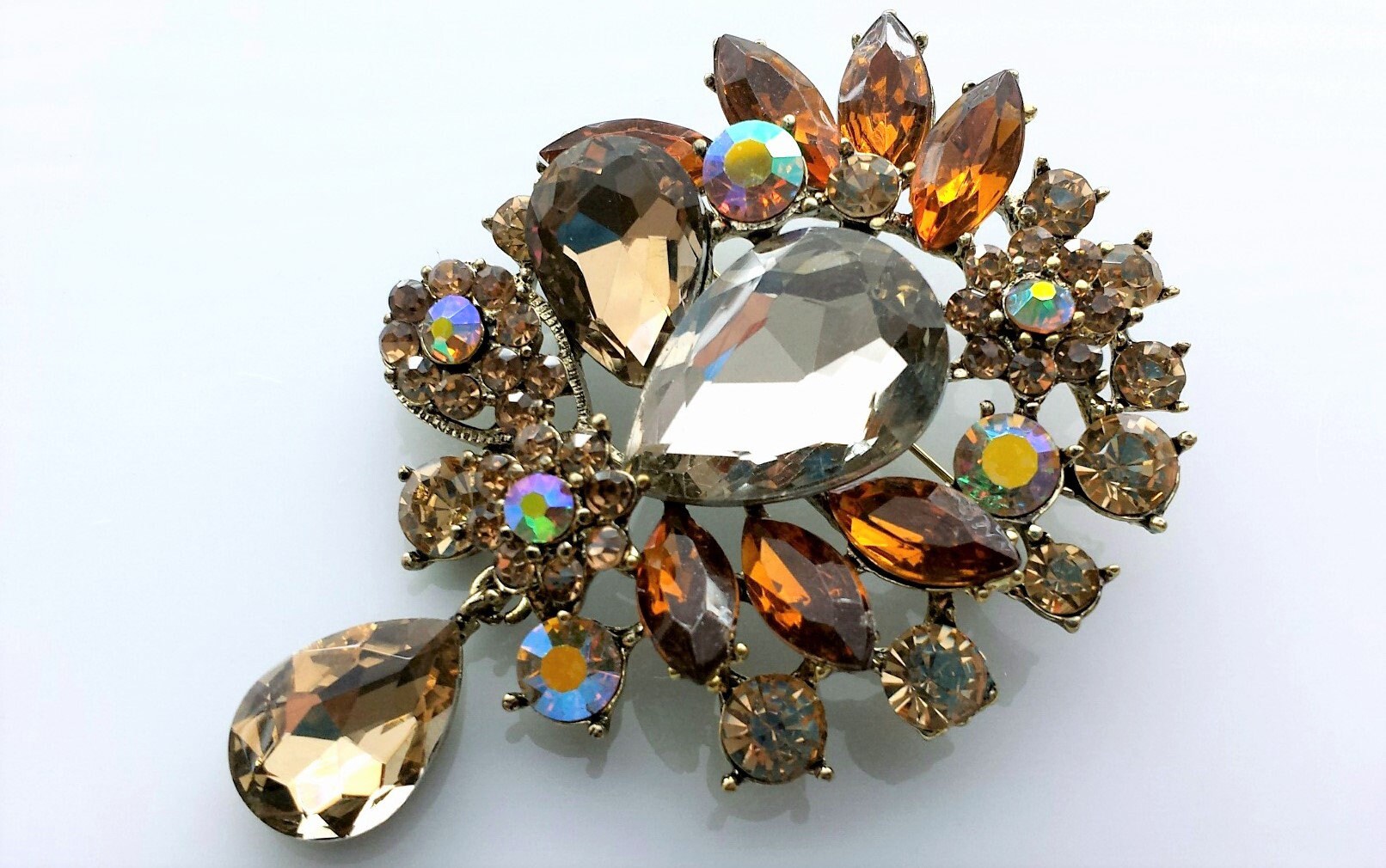 Tropfen Strass Braut Brosche Topaz Braun Bronze Anstecknadel von TheTossedBouquet