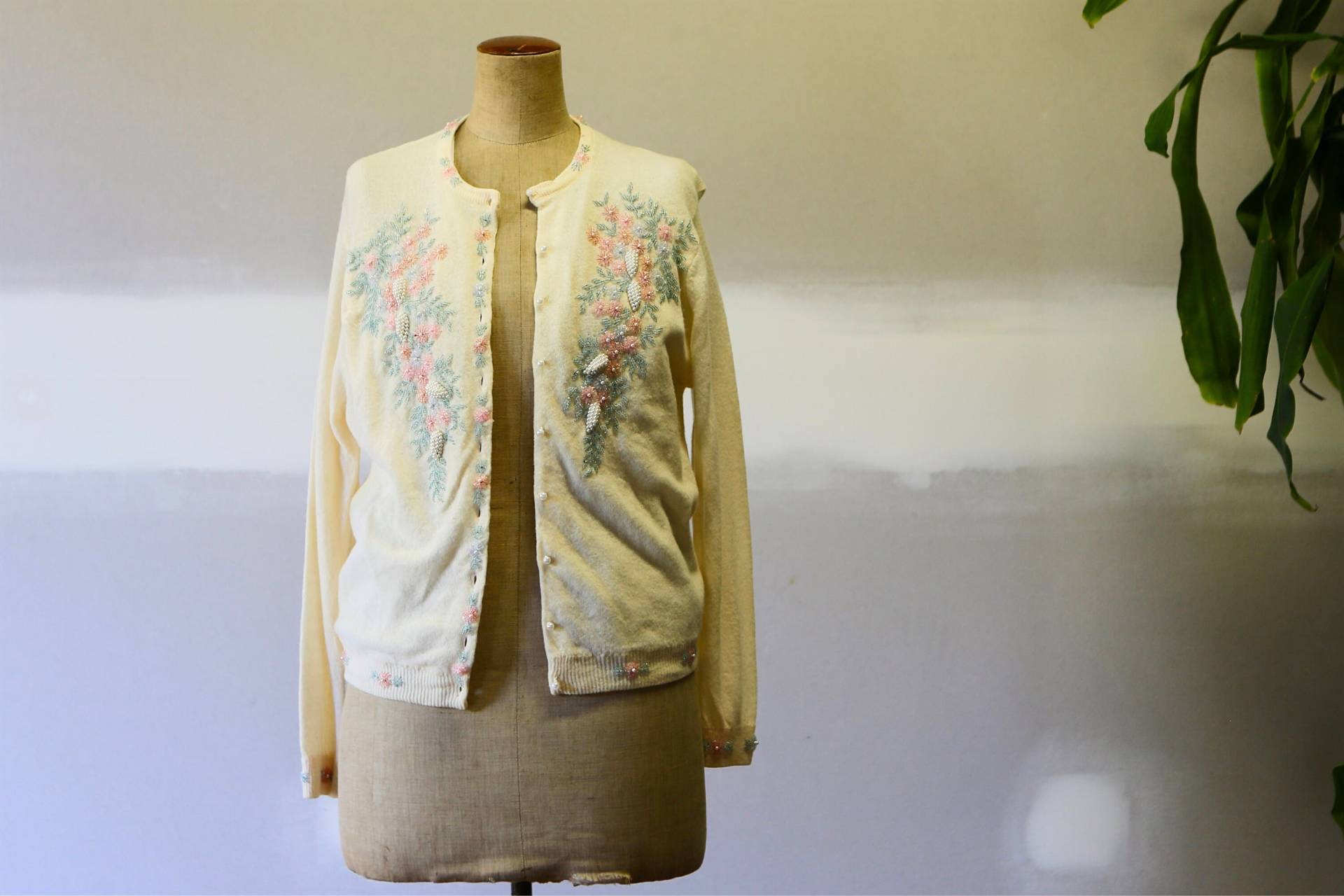 Vintage Kaschmir Wolle Hand Perlen Cardigan Pullover L Glasperlen Boho Hippie Festival Vintage Kaschmir Wolle Hand Perlen Cardigan Pullover L Glasperlen Boho Hippie Festival von TheTravellingGypsyCo