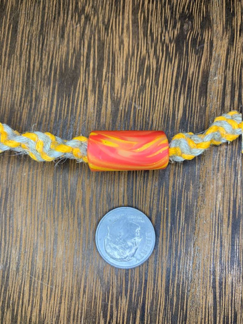 Handgemachte Hanf Halskette Mit Handgemachter Polymer Clay Center Perle von TheTwistedSkipper