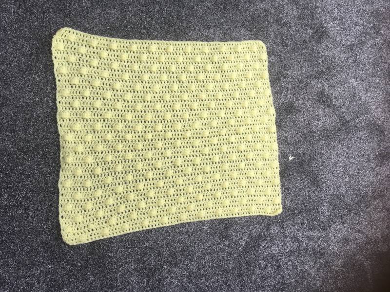 Gehäkelte Zitrone Baby Dreieckstuch/Decke/Spieldecke von TheTwoWingsCo