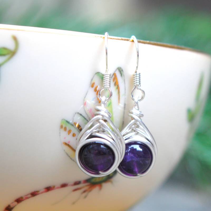 Amethyst Draht Gewickelt Hängeohrringe Amethyst Draht Gewickelt Hängeohrringe von TheUmbrellaBird