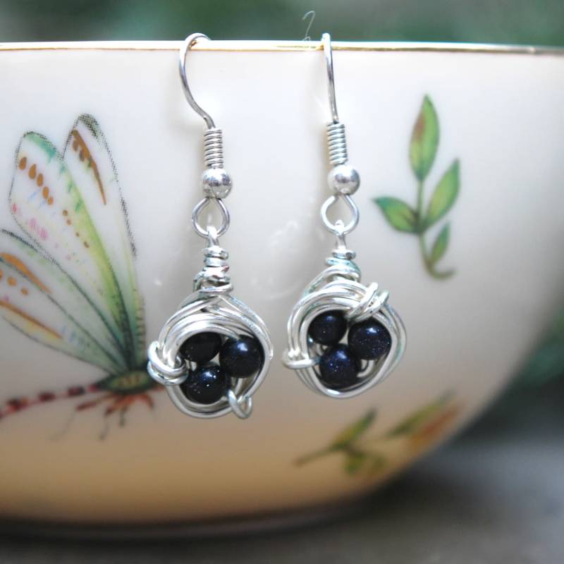 Blau Goldstone Draht Gewickelte Vogelnest Ohrringe Blau Goldstone Draht Gewickelte Vogelnest Ohrringe von TheUmbrellaBird