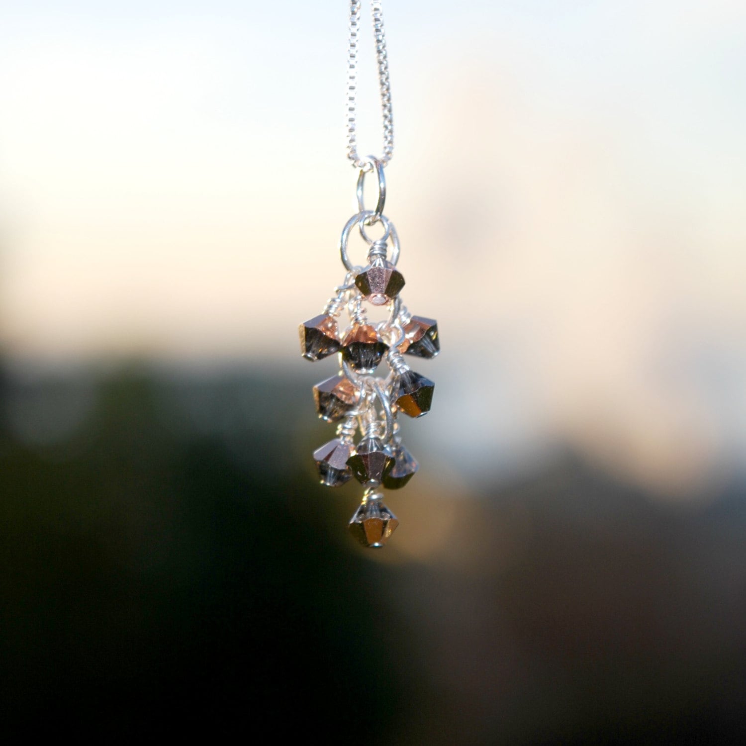 Schwarz Und Kupfer Two-Tone-Swarovski Elements, Die Funkelnden Schimmer Draht Gewickelt Anhänger Schwarz Und Kupfer Two-Tone-Swarovski Elements, Die Funkelnden Schimmer Draht Gewickelt Anhänger von TheUmbrellaBird