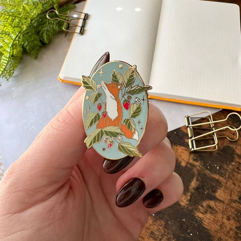 Fuchs & Erdbeere Pin | Hard Emaille Pins Für Rucksäcke Hutnadel Süß Anstecknadel Anstecker von TheUnrefinedCrafter