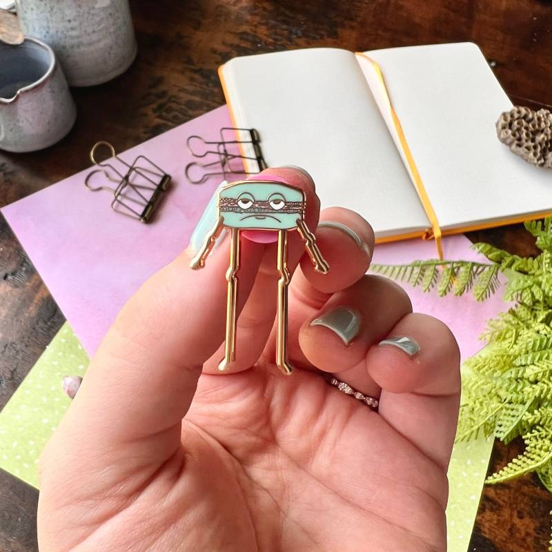 Marv The Macaron Emaille Pin | Rotgold Elendes Essen Pins Für Rucksäcke Und Hüte Anstecknadel Anstecker von TheUnrefinedCrafter