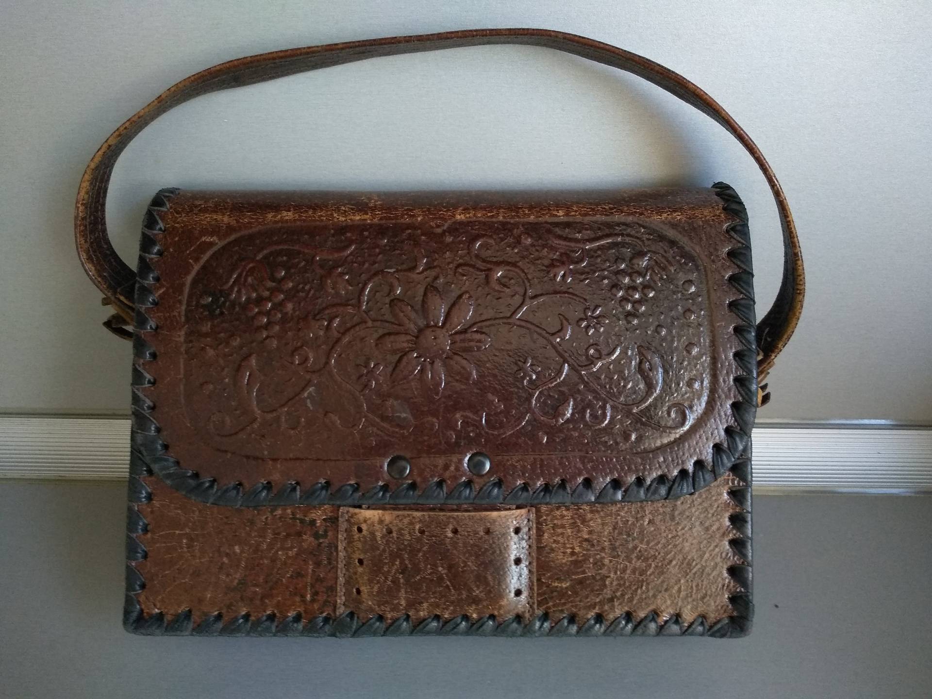 Vintage Echtledertasche - Retro Ledertasche Alte Aus 70' Braune Echtleder Handtasche Umhängetasche Vintage Echtledertasche - Retro Ledertasche Alte Aus 70' Braune Echtleder Handtasche Umhängetasche von TheVINTAGEShopBG