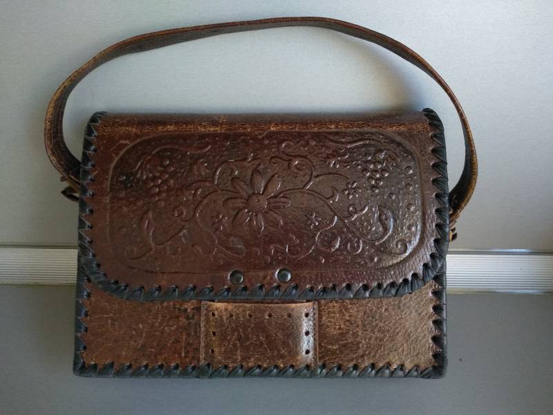 Vintage Echtledertasche - Retro Ledertasche Alte Aus 70' Braune Echtleder Handtasche Umhängetasche von TheVINTAGEShopBG