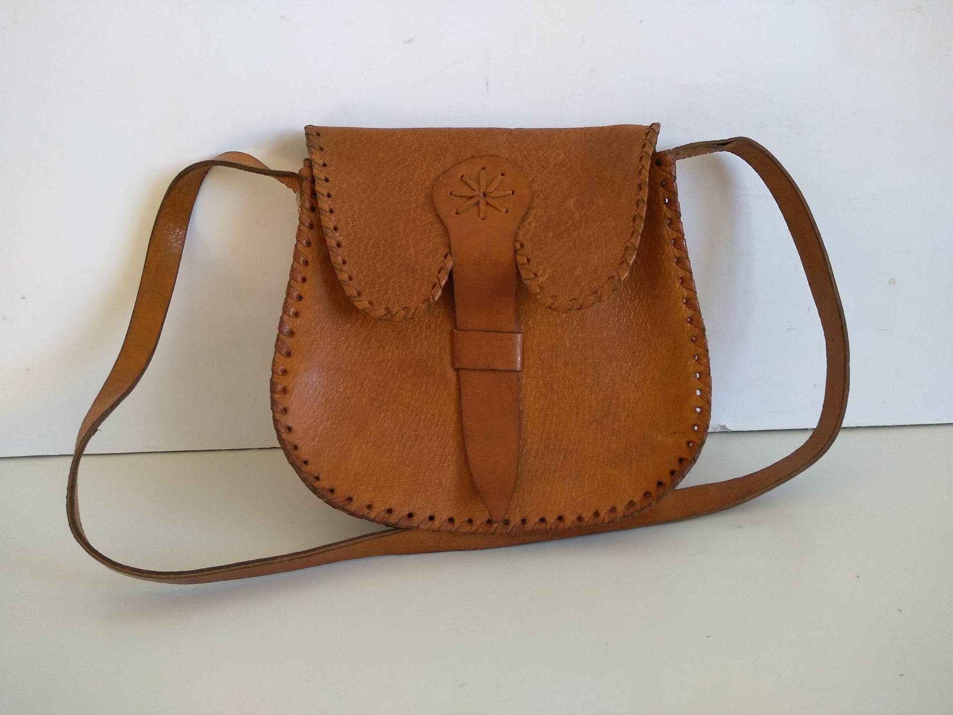 Vintage Echtledertasche - Tasche Aus Echtem Kalbsleder Retro Ledertasche Alte Aus 70'- Echt Leder Handtasche Vintage Echtledertasche - Tasche Aus Echtem Kalbsleder Retro Ledertasche Alte Aus 70'- Echt Leder Handtasche von TheVINTAGEShopBG