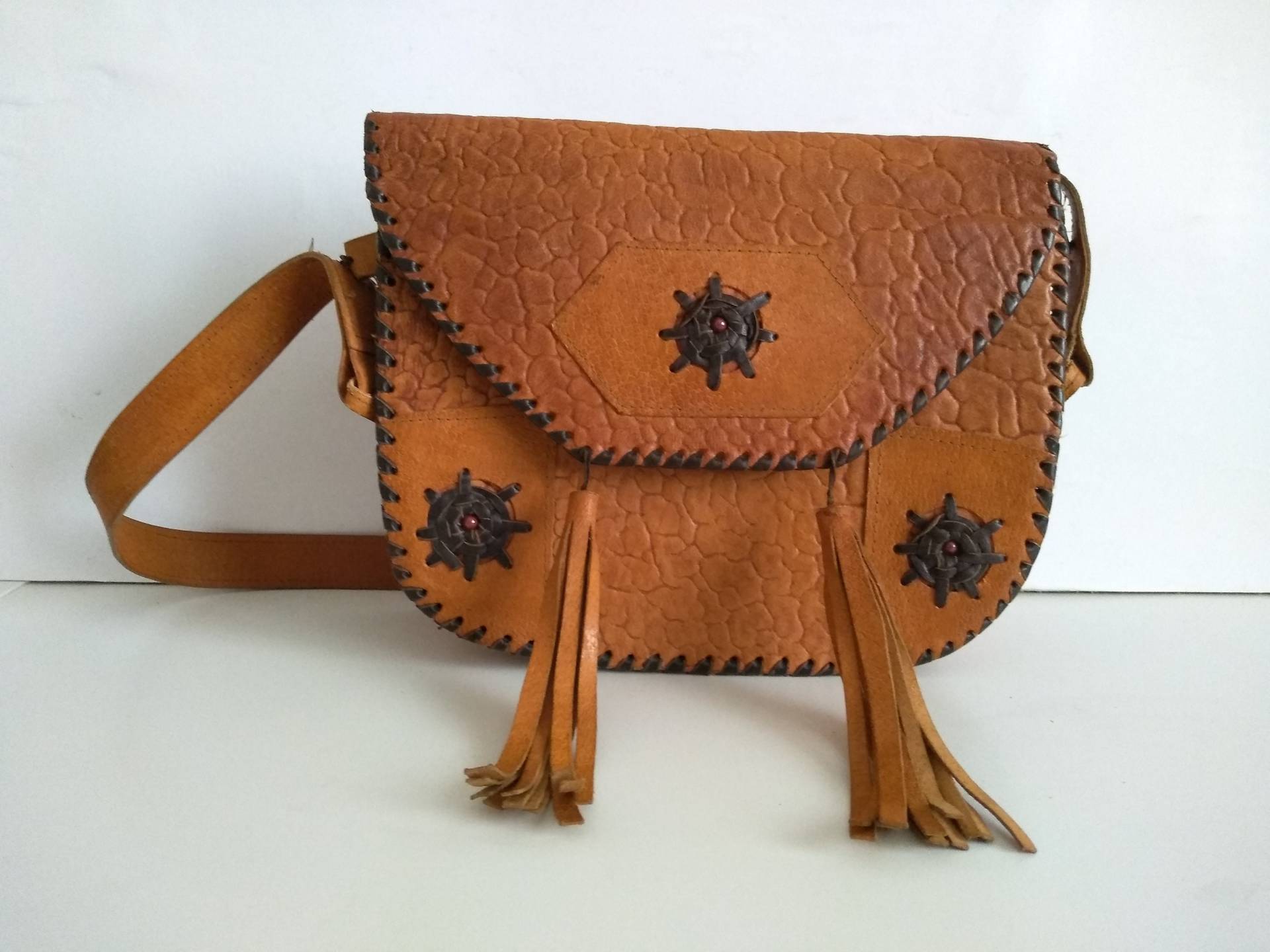 Vintage Tasche Aus Echtem Kalbsleder - Retro Ledertasche Alte Aus 70' Braune Echt Leder Umhängetasche Vintage Tasche Aus Echtem Kalbsleder - Retro Ledertasche Alte Aus 70' Braune Echt Leder Umhängetasche von TheVINTAGEShopBG