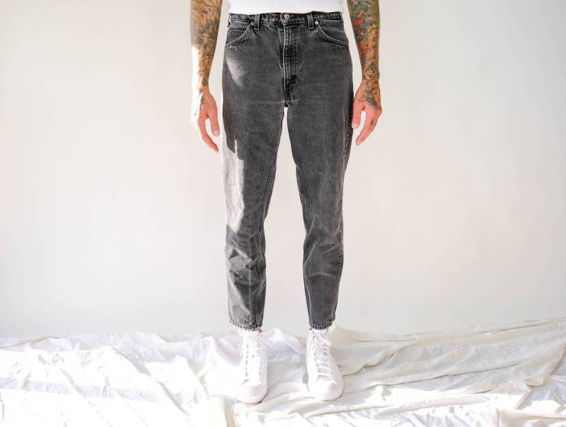 Vintage 80Er Levis 550 Orange Tab Schwarz Faded Washed Distressed Relax Tapered Leg Jeans | Made in Usa Größe 31/30 Levis Hose von TheVault1969