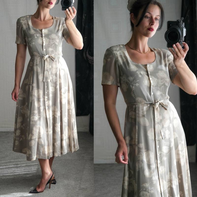 Vintage 90Er Jahre Liz Claiborne Light Sage Diffused Floral Print Vollständig Geknöpft Und Gürteled Maxi Kleid | 100% Viskose 1990Er Designer von TheVault1969