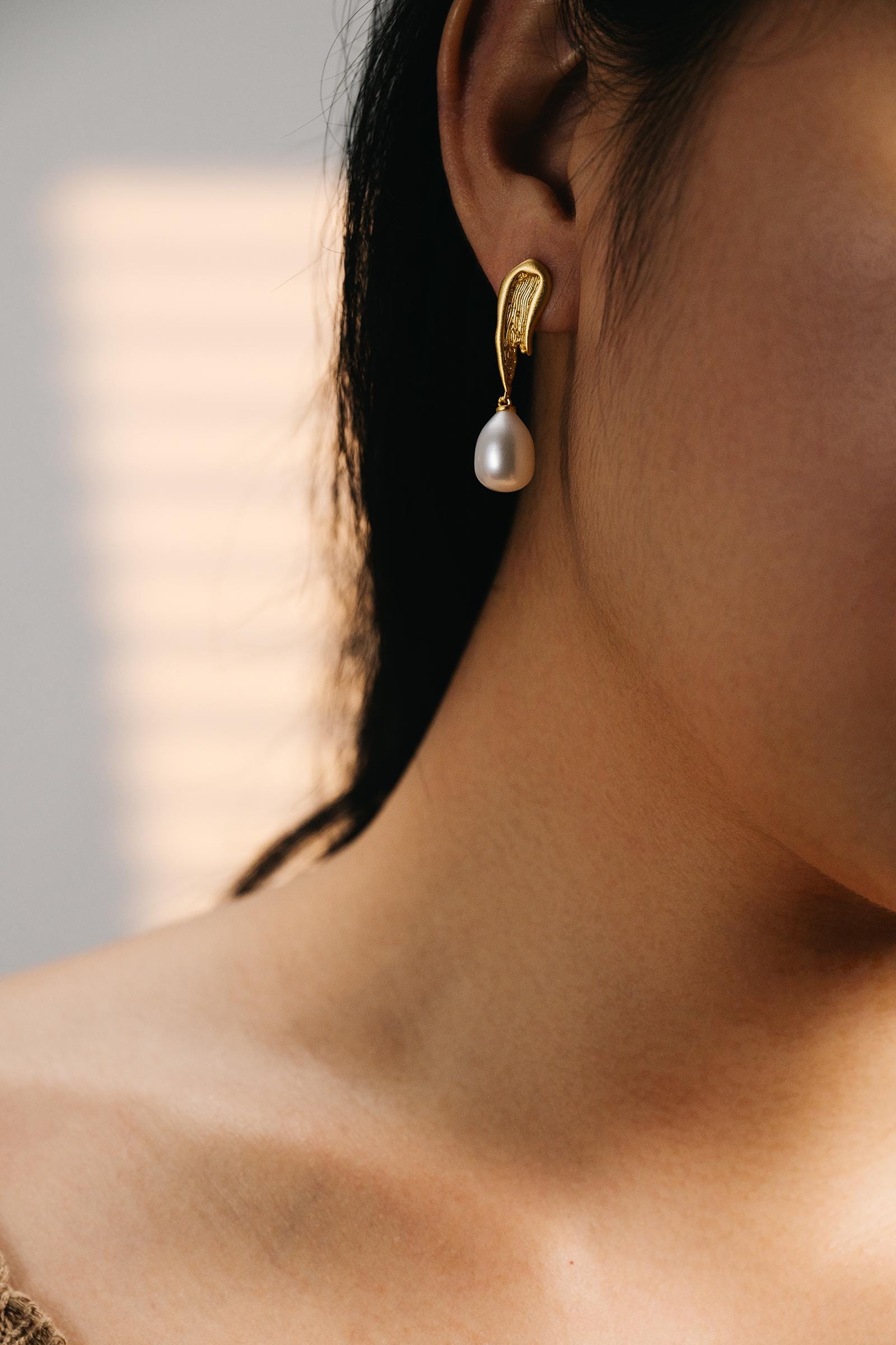 Natürliche Barockperle Ohrringe, Baumelnde Perlenohrringe, Weiße Teardrop-Perlenbaumeln-Ohrringe, 14K Gold-Gefülltes Handwerkliches Schmuckgeschenk von TheVeryPearl