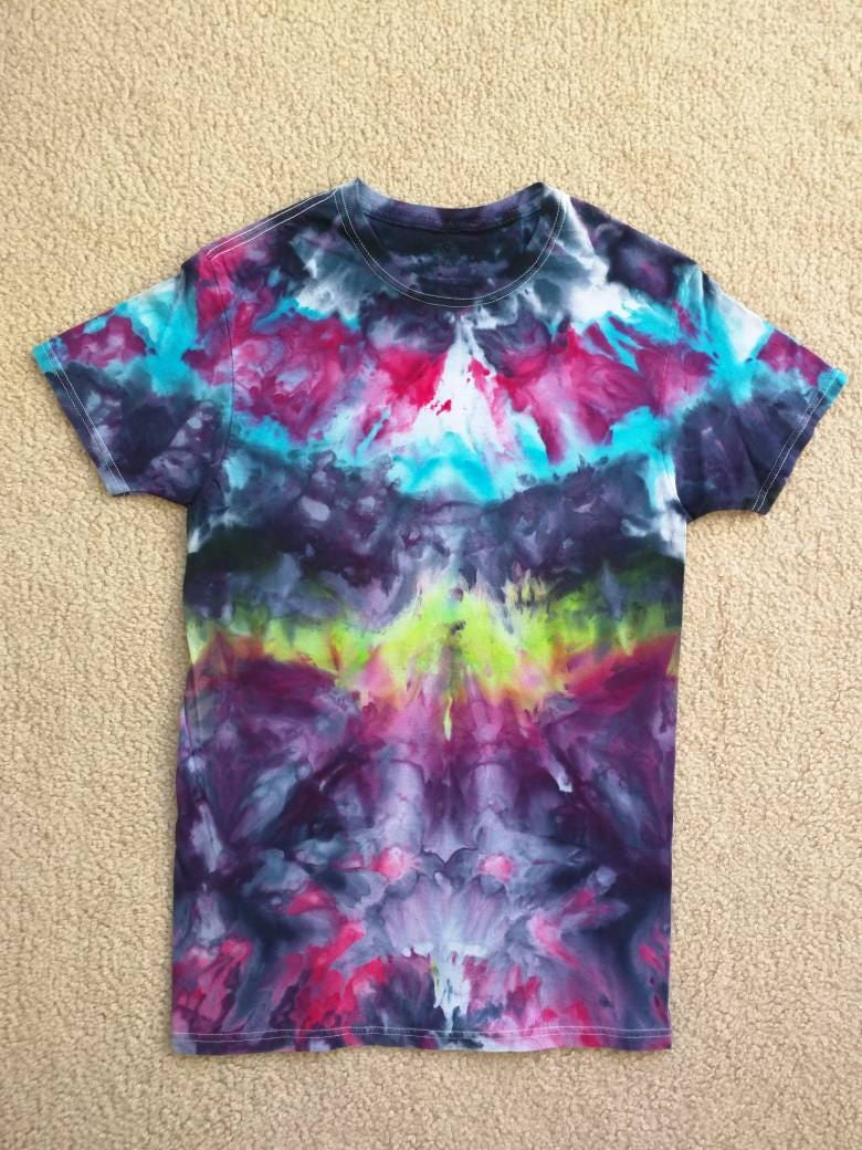 Krawatte Farbstoff Eis Erwachsenen Kleine T-Shirt-Licht Den Nachthimmel Krawatte Farbstoff Eis Erwachsenen Kleine T-Shirt-Licht Den Nachthimmel von TheVibrantOwl