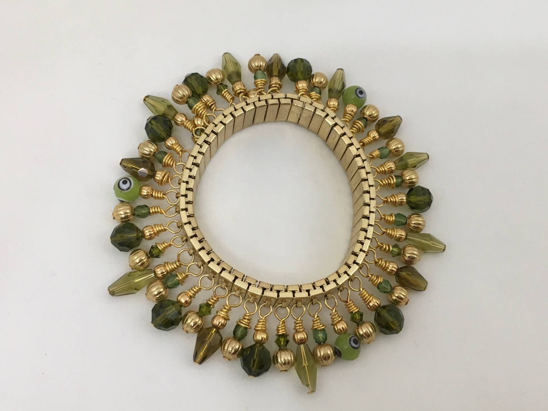 Funky Stretch Cha Gold Armband Mit Multi Shades Of Green Perlen Und Evil Eyes, Grün Charms Strtech Funky Stretch Cha Gold Armband Mit Multi Shades Of Green Perlen Und Evil Eyes, Grün Charms Strtech von TheVictoryCollection