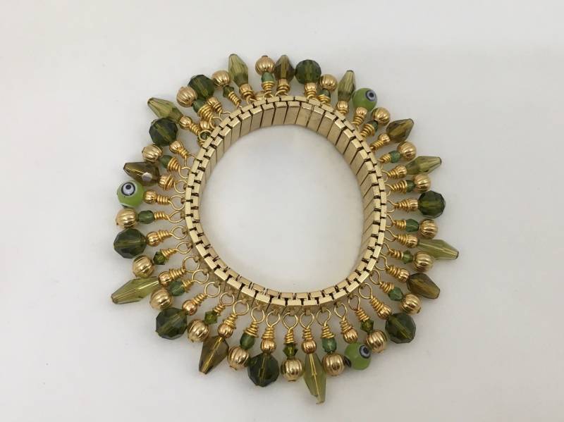 Funky Stretch Cha Gold Armband Mit Multi Shades Of Green Perlen Und Evil Eyes, Grün Charms Strtech Funky Stretch Cha Gold Armband Mit Multi Shades Of Green Perlen Und Evil Eyes, Grün Charms Strtech von TheVictoryCollection