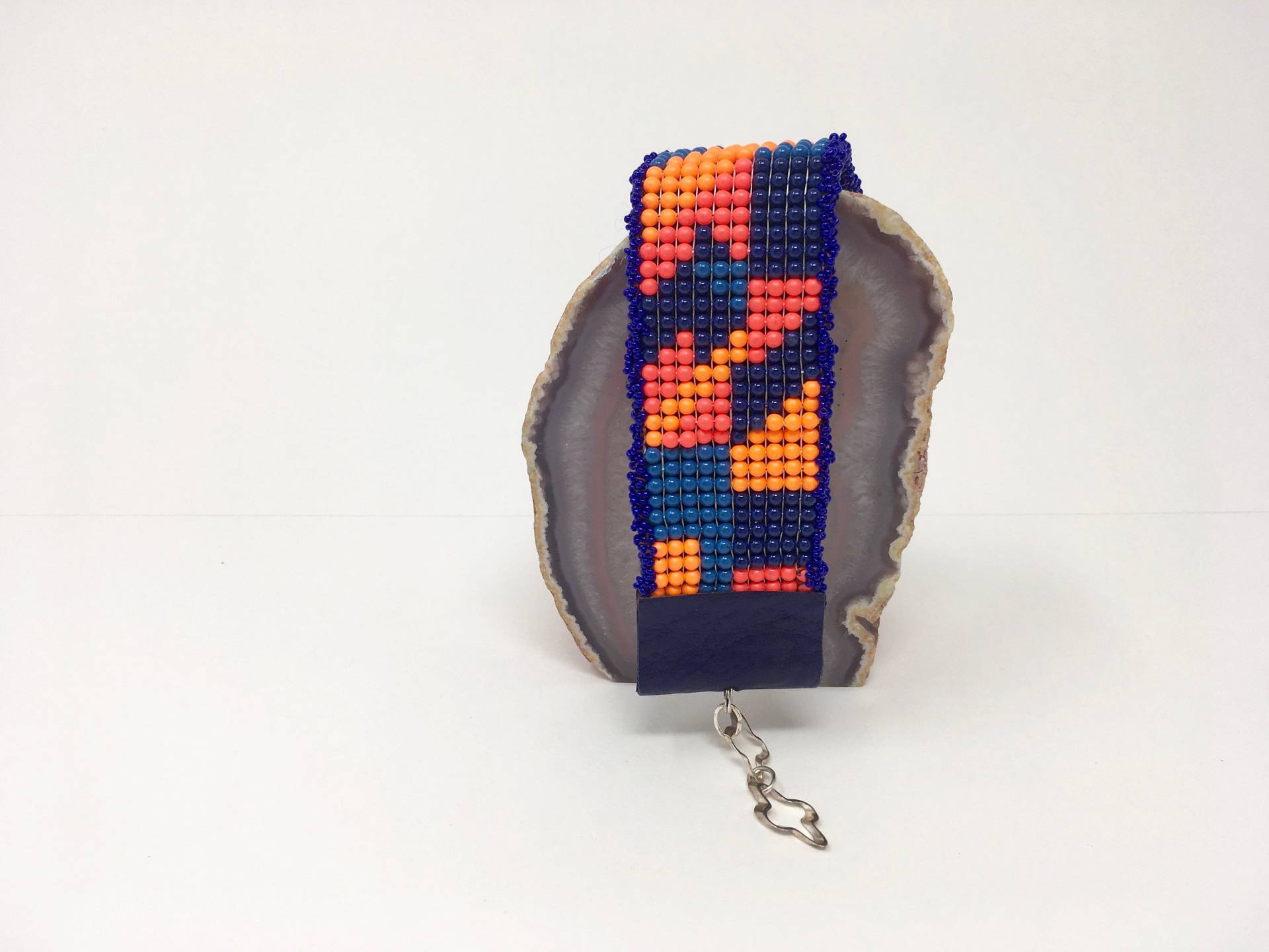 Helle Und Fröhliche Farben Hand Perlen Armband, Swarovski Orange Blau Loomed Armband Mit Echtem Leder Helle Und Fröhliche Farben Hand Perlen Armband, Swarovski Orange Blau Loomed Armband Mit Echtem Leder von TheVictoryCollection