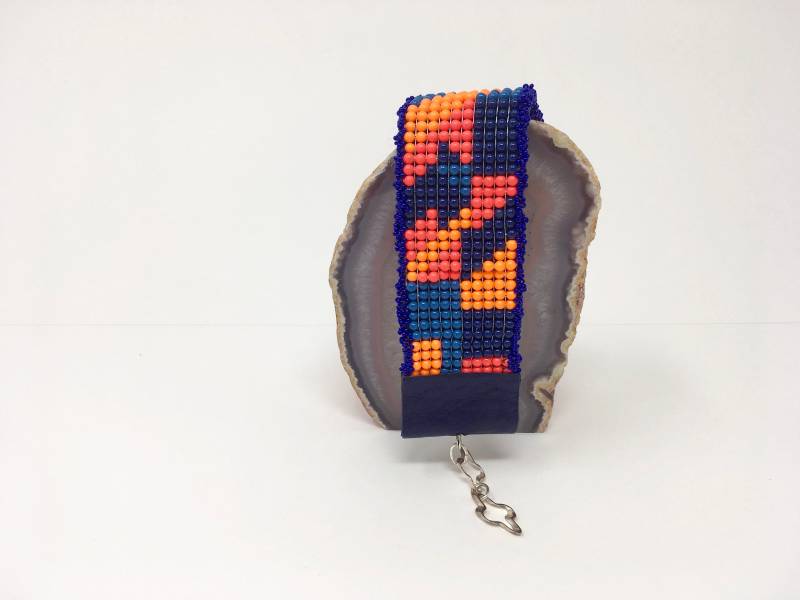 Helle Und Fröhliche Farben Hand Perlen Armband, Swarovski Orange Blau Loomed Armband Mit Echtem Leder von TheVictoryCollection