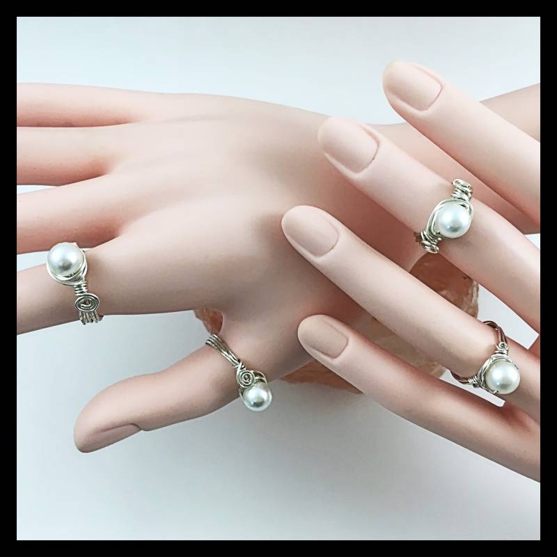 Zierlicher 925 Sterling Silber Ring Mit Süßwasserperle, Heller Weißer Süßwasserperle Und Multi Bands Zierlicher 925 Sterling Silber Ring Mit Süßwasserperle, Heller Weißer Süßwasserperle Und Multi Bands von TheVictoryCollection