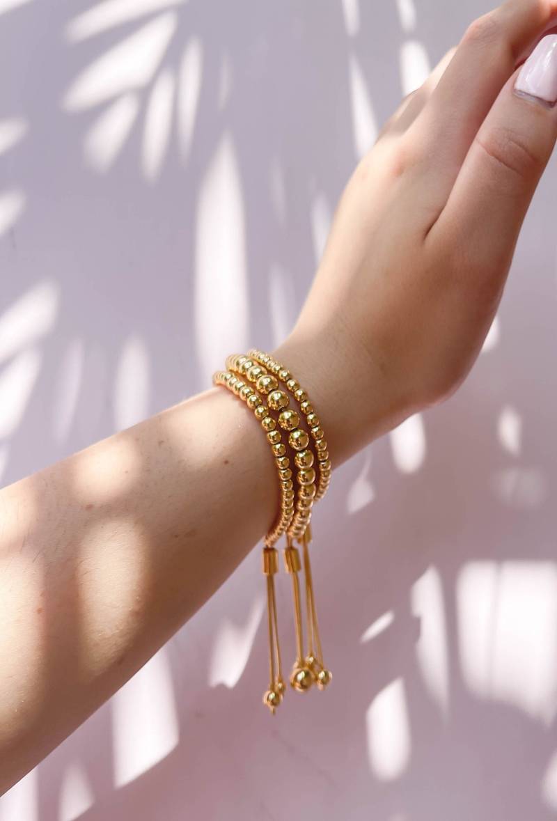 Verstellbare Zierliche Goldperlenarmbänder | 18K Gold Layered Stapelbare Armbänder Perlen Akzent Armband Jede Größe Perlenarmbänder von TheViewsandCo