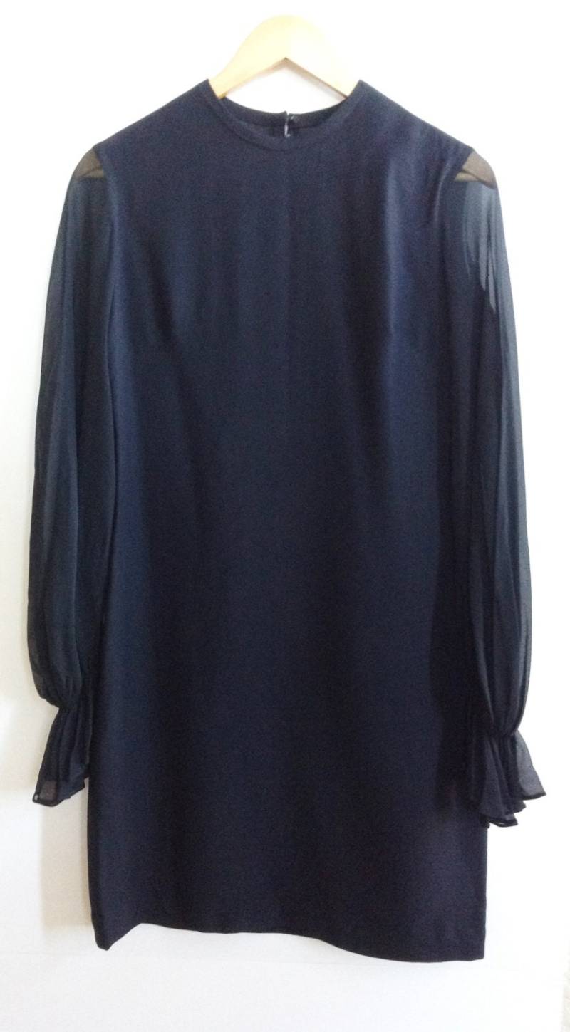 Vintage 1960Er Jahre Schwarzes Kleid Mit Schiere Ärmel von TheVintageAlchemy