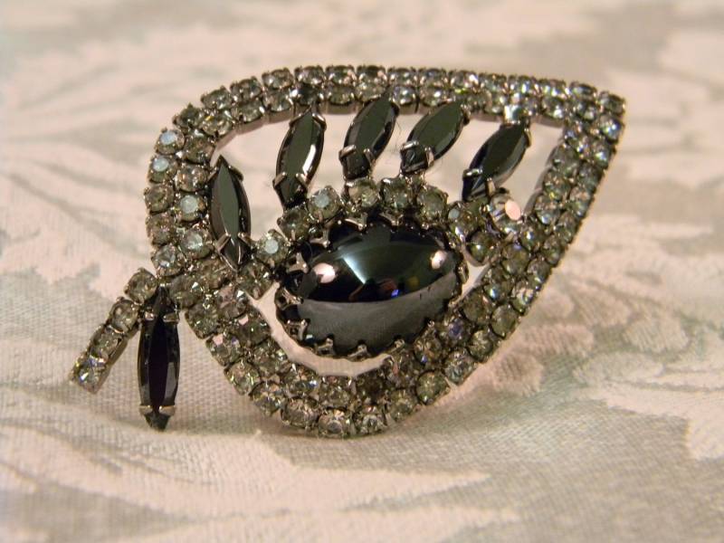 Vintage Juliana Style Dome Strass Und Hämatit Brosche Pin Vintage Juliana Style Dome Strass Und Hämatit Brosche Pin von TheVintageBrides