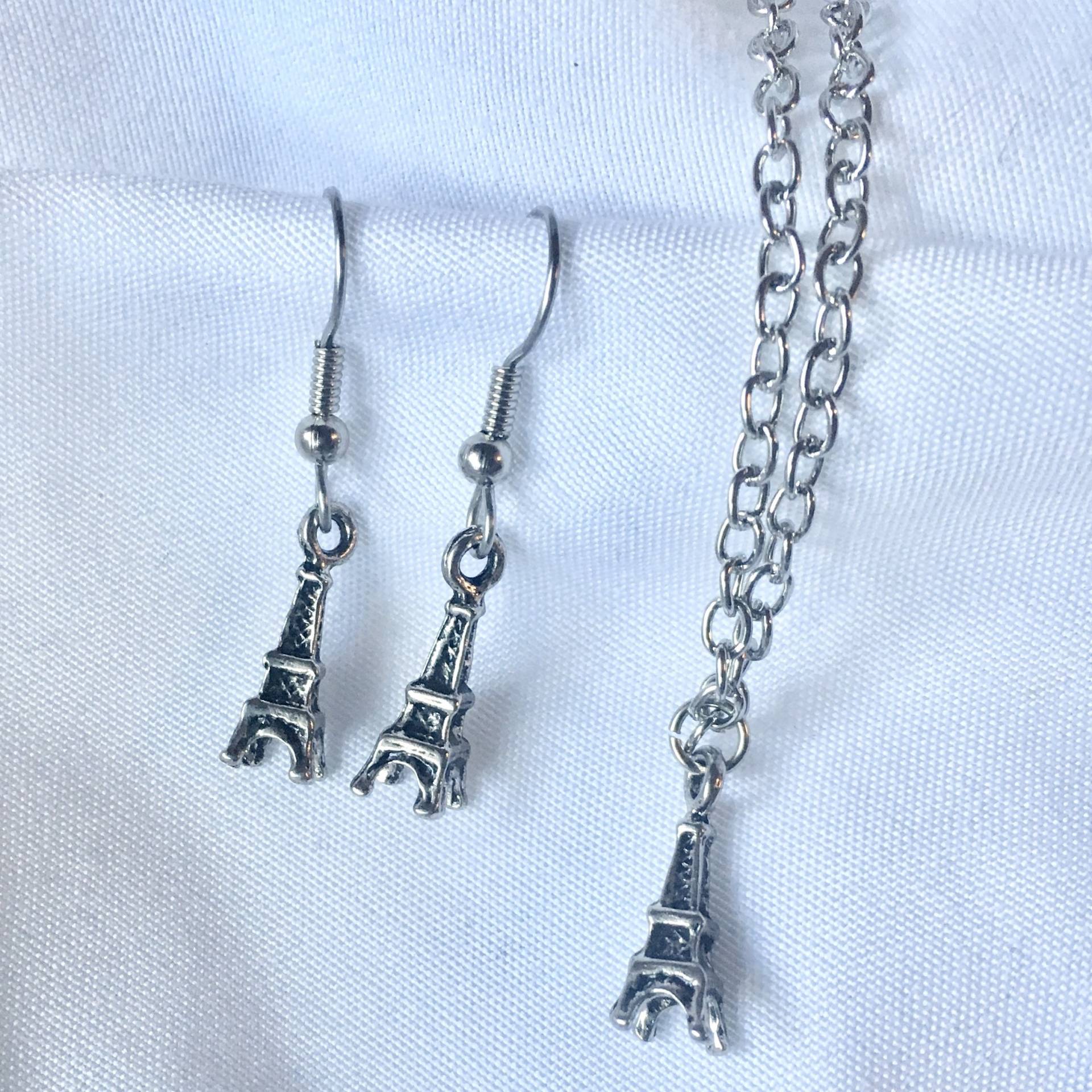 Eiffelturm Set Zierliche Ohrringe Halskette Eiffelturm Set Zierliche Ohrringe Halskette von TheVintageCurve