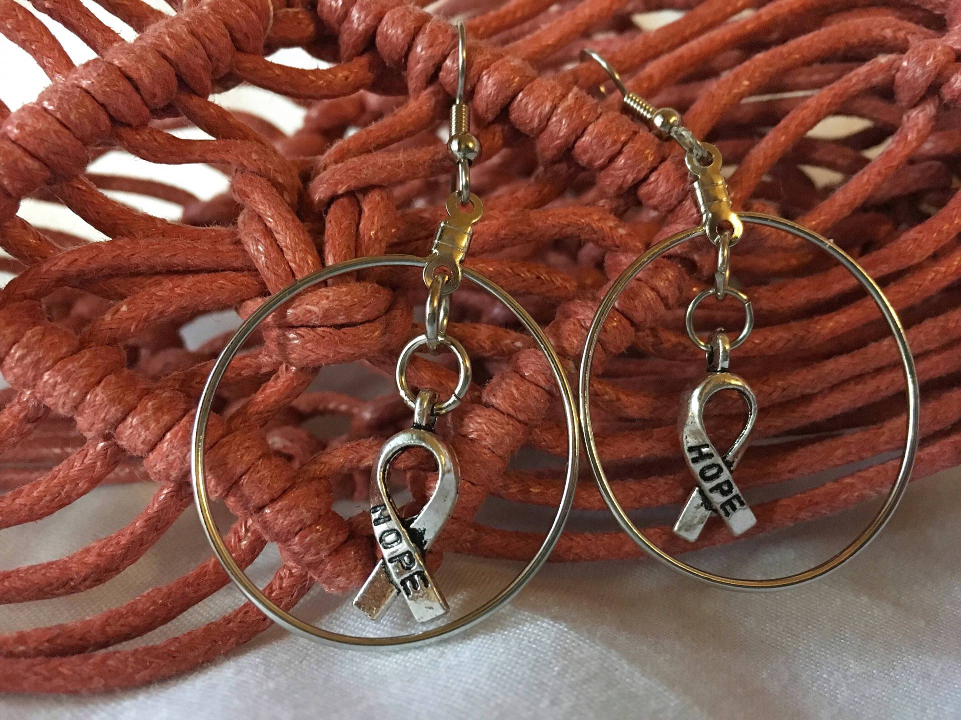 Krebs Bewusstseinsband Creolen Ohrringe Choose Hope von TheVintageCurve